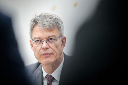 Bundesverkehrsminister Patrick Schnieder hat das Thema Brückensanierung geerbt.