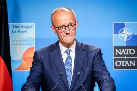Bundeskanzler Friedrich Merz (CDU) äußert sich in Den Haag vor Journalisten zu den Ergebnissen des Nato-Gipfels mit US-Präsident Donald Trump. Bundeskanzler Friedrich Merz (CDU) äußert sich in Den Haag vor Journalisten zu den Ergebnissen des Nato-Gipfels mit US-Präsident Donald Trump.