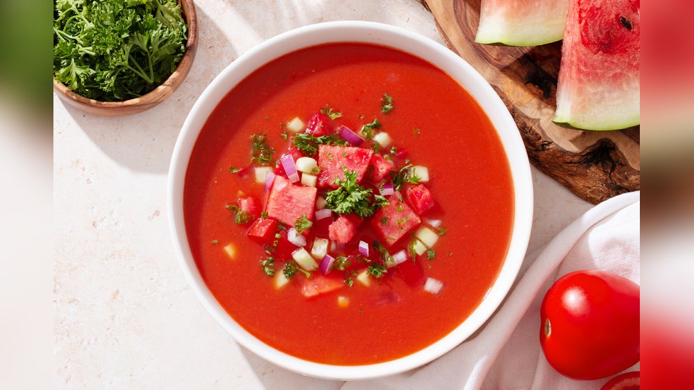 Für heiße Tage: Sommerliche Tomaten-Wassermelonen-Gazpacho