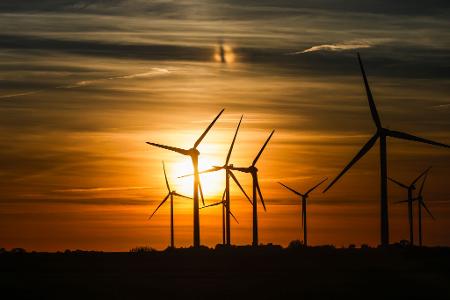 Wind- und Solarenergie können die Strompreise langfristig sinken lassen. (Illustration) Wind- und Solarenergie können die Strompreise langfristig sinken lassen. (Illustration)