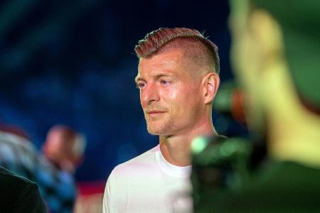 Kroos wird in seiner Heimatstadt ausgezeichnet Kroos wird in seiner Heimatstadt ausgezeichnet