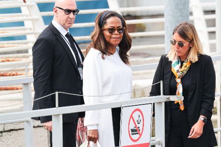 Oprah Winfrey mit weiteren Personen