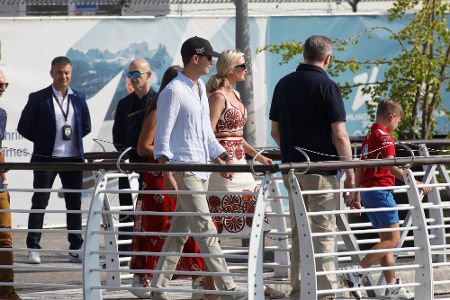 Ivanka Trump und Jared Kushner mit Angestellten