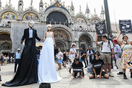 Proteste auf dem Markusplatz gegen die Hochzeit