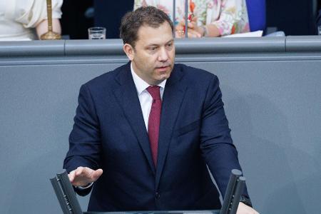 Der Finanzminister gerät unter Druck.
