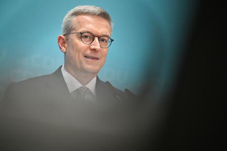 Digitalminister Wildberger hat sich dafür ausgesprochen, das europäische Digitalgesetz DSA konsequent durchzusetzen. (Archivbild) Digitalminister Wildberger hat sich dafür ausgesprochen, das europäische Digitalgesetz DSA konsequent durchzusetzen. (Archivbild)