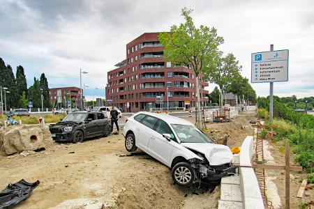 Beide Fahrzeuge wurden bei dem Unfall ganz erheblich beschädigt.