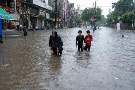 Der Monsun bringt in Pakistan starke Regenfälle mit sich. Der Monsun bringt in Pakistan starke Regenfälle mit sich.