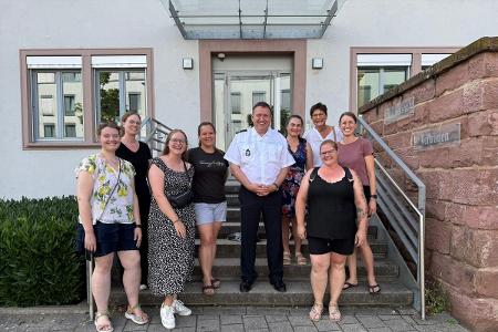 Erzieherinnen stellen sich Polizeirätsel_1 Erzieherinnen stellen sich Polizeirätsel_1