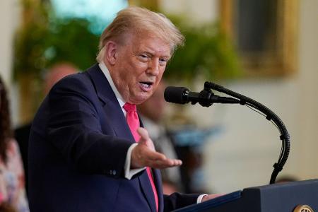 US-Präsident Donald Trump will ab dem 9. Juli noch mehr Zölle in Kraft treten lassen, wenn die EU den USA in Handelsfragen nicht entgegenkommt. US-Präsident Donald Trump will ab dem 9. Juli noch mehr Zölle in Kraft treten lassen, wenn die EU den USA in Handelsfragen nicht entgegenkommt.