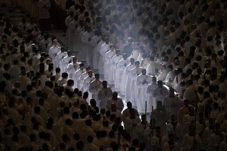 Priesterweihe im Lichtstrahl