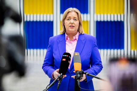 Arbeitsministerin Bärbel Bas akzeptiert das Mindestlohn-Ergebnis.
