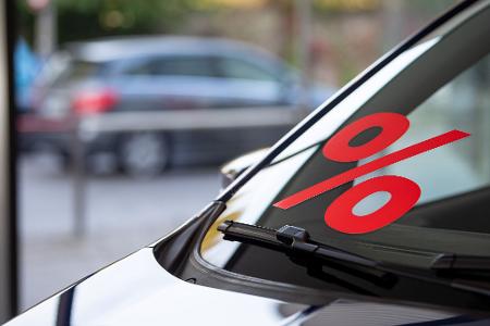 Die Rabatte im deutschen Autohandel sind zuletzt wieder etwas gesunken - auch weil sich die Nachfrage verbessert hat. (Archivbild) Die Rabatte im deutschen Autohandel sind zuletzt wieder etwas gesunken - auch weil sich die Nachfrage verbessert hat. (Archivbild)