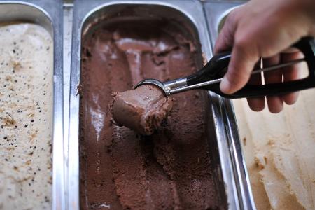 Schokolade ist die beliebteste Eissorte in Deutschland.