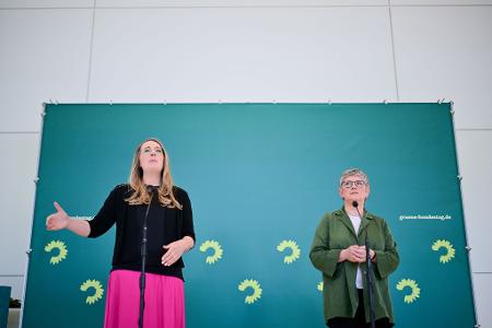 Das Bild der alltagsfernen Elite-Partei verfange, schreiben die Fraktionsvorsitzenden Katharina Dröge und Britta Haßelmann in einem internen Strategiepapier. Das Bild der alltagsfernen Elite-Partei verfange, schreiben die Fraktionsvorsitzenden Katharina Dröge und Britta Haßelmann in einem internen Strategiepapier.