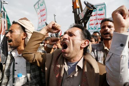 Tausende Jemeniten versammelten sich am Freitag auf öffentlichen Plätzen in den von den Houthi kontrollierten Provinzen, um ihre Unterstützung für den Gazastreifen und den Iran zu bekunden.