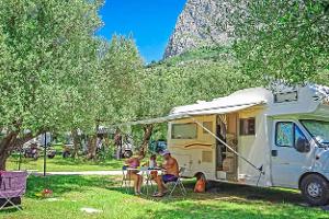 Strand, Stadt und Schattenplätze für Camper