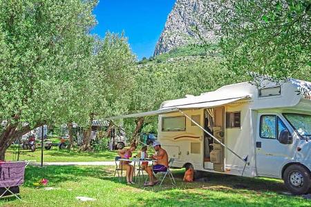 Strand, Stadt und Schattenplätze für Camper