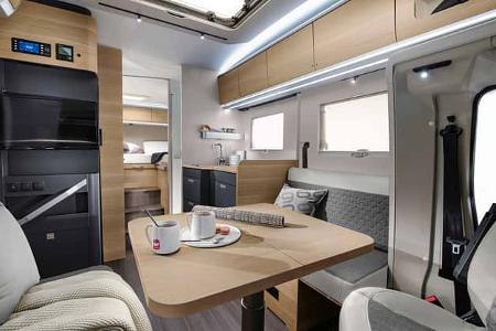 Adria Coral 670 DL, Innenraum, Holz