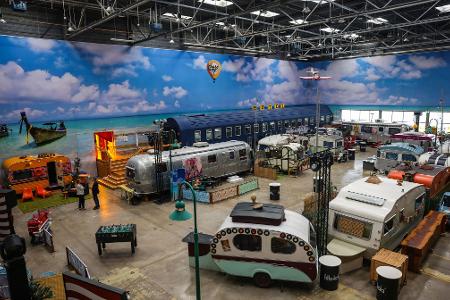 Nass werden kann man nicht: Das Basecamp in Bonn garantiert Trocken-Camping.