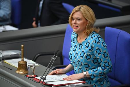 Bundestagspräsidentin Klöckner verweist auf die Verpflichtung zur Neutralität. (Archivbild) 