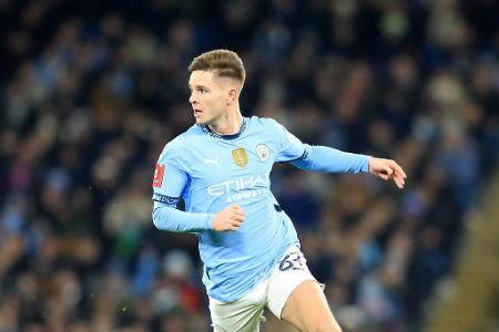 MITTELFELD: James McAtee (Manchester City) - James McAtee von Manchester City galt schon im Winter als Kandidat bei Bayer 04. Laut 'Sky' befindet sich der Youngster weiter auf der Wunschliste. Während McAtee wohl mit einem Wechsel liebäugelt, scheint Pep Guardiola den Offensiv-Akteur halten zu wollen. Zudem bekommt Leverkusen Konkurrenz durch den BVB, die ebenfalls seit längerem ein Auge auf McAtee werfen.