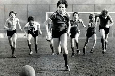 ARD History: Mädchen können kein Fußball spielen ARD History: Mädchen können kein Fußball spielen