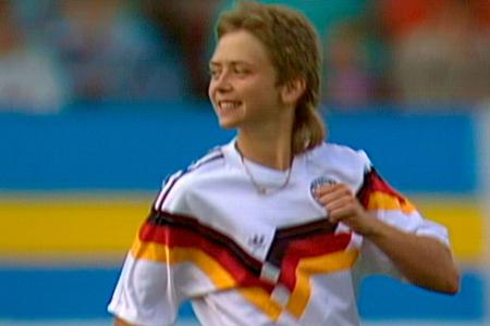 ARD History: Mädchen können kein Fußball spielen