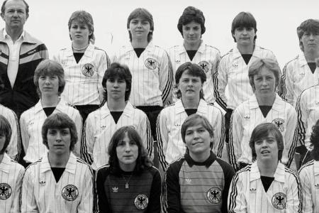 ARD History: Mädchen können kein Fußball spielen