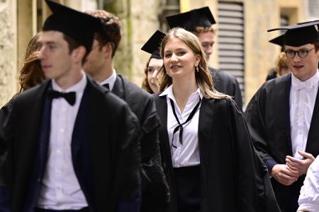 Planmäßig würde die belgische Kronprinzessin Elisabeth ihr Masterstudium im Mai 2026 beenden. (Archivbild) Planmäßig würde die belgische Kronprinzessin Elisabeth ihr Masterstudium im Mai 2026 beenden. (Archivbild)