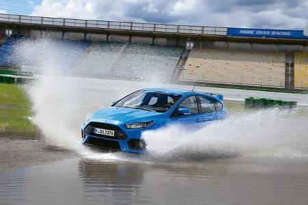 Ford Focus RS, Wasserdurchfahrt, Seitenansicht