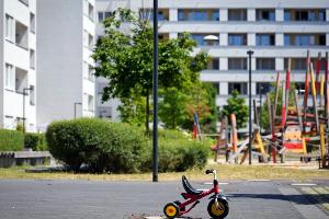 Sollten Kinder in der "Mittagshitze" draußen spielen?