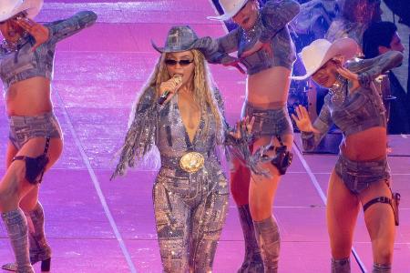 Panne bei Beyoncé-Show: So kam es zum kippenden Auto in der Luft Panne bei Beyoncé-Show: So kam es zum kippenden Auto in der Luft