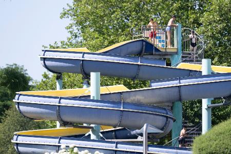 Mehrere Mädchen sollen in dem Freibad im hessischen Gelnhausen sexuell belästigt worden sein. 