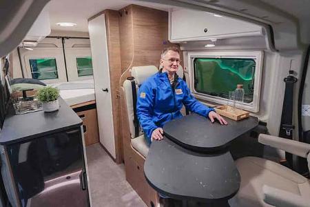 Corigon, Camper Van, Tisch, Sitzgruppe