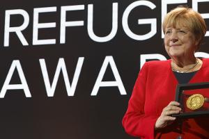 Merkel kritisiert Asyl-Zurückweisungen - Frei kontert