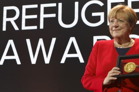 Merkel bei einer Preisverleihung für ihre Flüchtlingspolitik Merkel bei einer Preisverleihung für ihre Flüchtlingspolitik