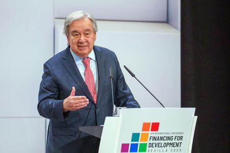 Guterres spricht sich für eine bedingungslose und sofortige Waffenruhe in der Ukraine aus. Guterres spricht sich für eine bedingungslose und sofortige Waffenruhe in der Ukraine aus.