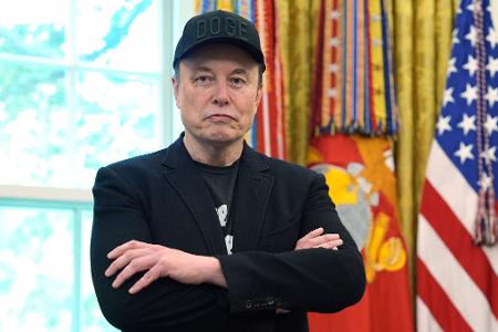 Einst eng mit dem Präsidenten, nun eher ein Gegenspieler: Elon Musk. (Archivbild)