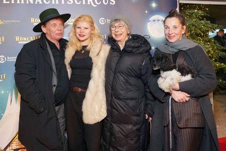 Meret Becker trauert um ihre Mutter: Monika Hansen ist gestorben Meret Becker trauert um ihre Mutter: Monika Hansen ist gestorben