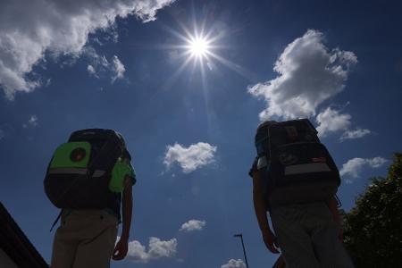 Der Allzeit-Hitzerekord für Deutschland liegt bei 41,2 Grad - gemessen am 25. Juli 2019 an den DWD-Wetterstationen Tönisvorst und Duisburg-Baerl.