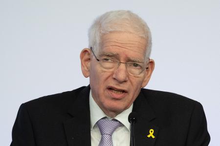Der Präsident des Zentralrats der Juden in Deutschland, Josef Schuster, fordert, die Bundesregierung müsse 