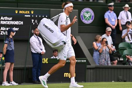 Zverev scheitert in erster Runde von Wimbledon Zverev scheitert in erster Runde von Wimbledon