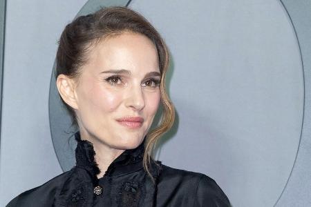 Natalie Portmans Sohn überrascht Influencer mit Facetime-Anruf Natalie Portmans Sohn überrascht Influencer mit Facetime-Anruf