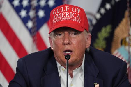 Trump besuchte in Florida eine neue Haftanstalt für Migranten. Trump besuchte in Florida eine neue Haftanstalt für Migranten.