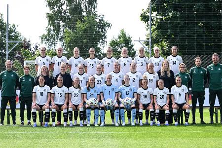 Gipfelsturm vor EM-Mission: Überraschung für DFB-Frauen