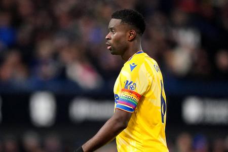 ABWEHR: Marc Guéhi (Crystal Palace) - Ende Mai ploppte das Gerücht auf, dass sich der deutsche Rekordmeister mit Abwehrspieler Marc Guéhi in Gesprächen über einen möglichen Wechsel befindet. Im Team von Oliver Glasner ist der Engländer gesetzt, sein Vertrag läuft im kommenden Sommer aus. Schon im vergangenen Sommer kursierten Gerüchte über Münchner Interesse am Nationalspieler.