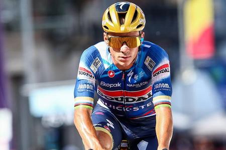 REMCO EVENEPOEL - DER GOLDJUNGE - Der Doppel-Olympiasieger kann und hat wirklich alles, was es für Großtaten braucht - und ist dennoch Pogacar und Vingegaard im Gesamtpaket unterlegen. Besser als seine beiden Rivalen ist Evenepoel zwar im (flachen) Zeitfahren. Doch das allein wird dem Tourdritten des Vorjahres nicht reichen, um eine wirkliche Chance zu besitzen.
