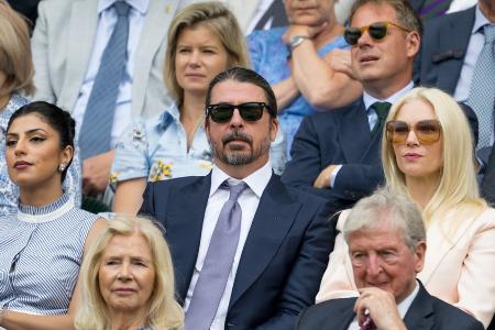 Dave Grohl und Ehefrau zeigen sich erstmals seit Seitensprung-Baby Dave Grohl und Ehefrau zeigen sich erstmals seit Seitensprung-Baby
