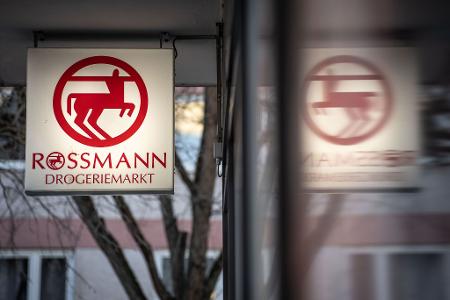Die Drogeriemarktkette will ihr Lebensmittel-Sortiment weiter ausbauen.